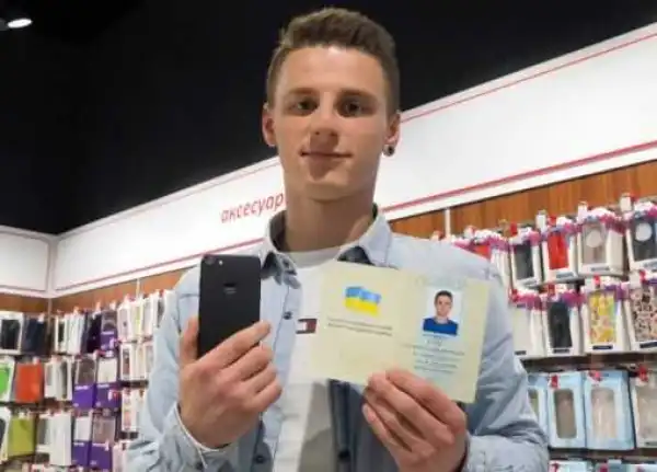 Meet the man who changed his name to iPhone 7,to get a free iPhone 7